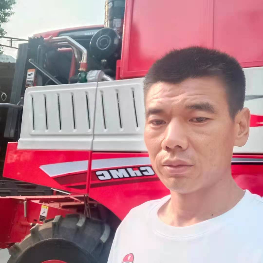 從機(jī)手到月入30萬(wàn)的老板,你或許就差一臺(tái)鄭州中聯(lián)花生收