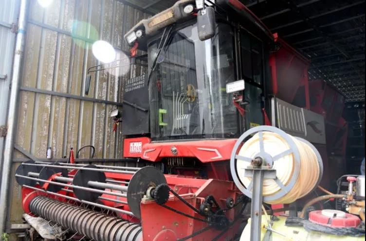 任朝笑:中聯(lián)收獲花生機收獲效果就是好,隔壁村都搶著讓我收