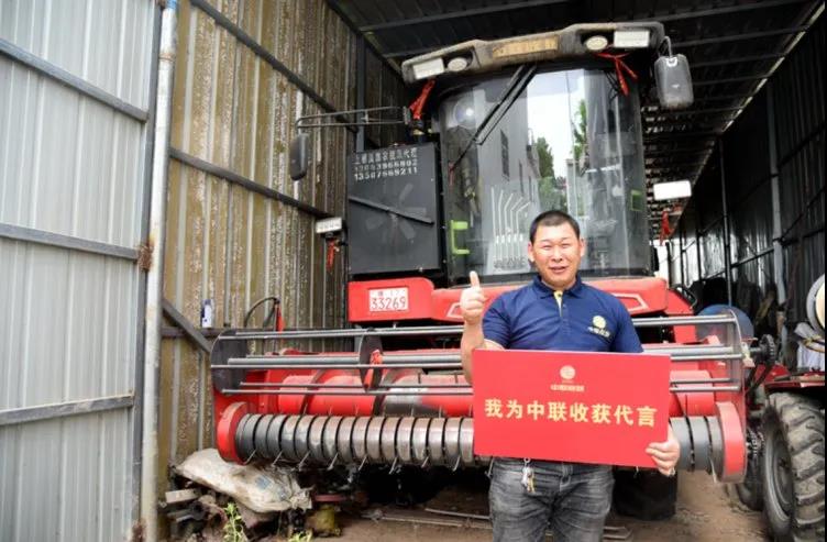 任朝笑:中聯(lián)收獲花生機收獲效果就是好,隔壁村都搶著讓我收