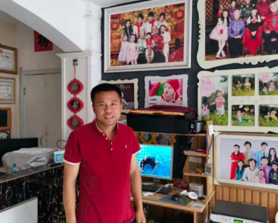 “跨界”的照相師-走出瀟灑人生