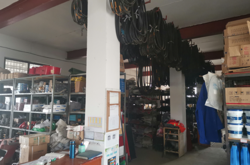 河南夏收一線:24小時(shí)待命的中聯(lián)收獲經(jīng)銷商 133.png